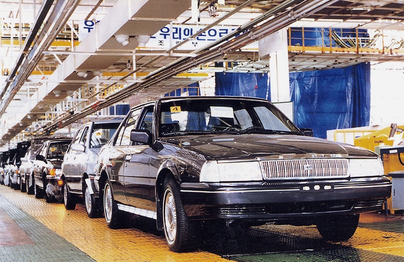In 1987 the midsize Concord sedan starts production
